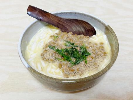 豆腐麺 生卵と納豆トッピング 豆腐麺,豆腐,麺の写真素材