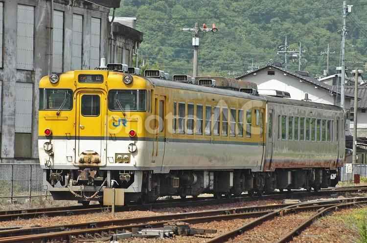 ディーゼルカー　キハ４８　急行つやま 鉄道,汽車,交通の写真素材