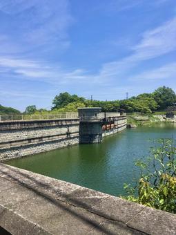 貯水池の水門 貯水池,水門,ゲートの写真素材