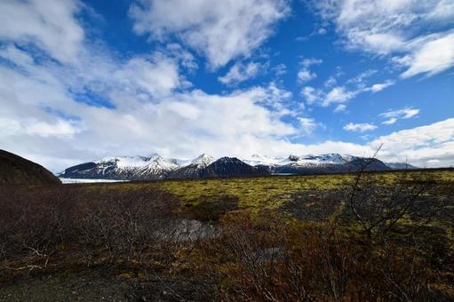 アイスランドの壮大な雪山と原野の風景 アイスランド,風景,景色の写真素材