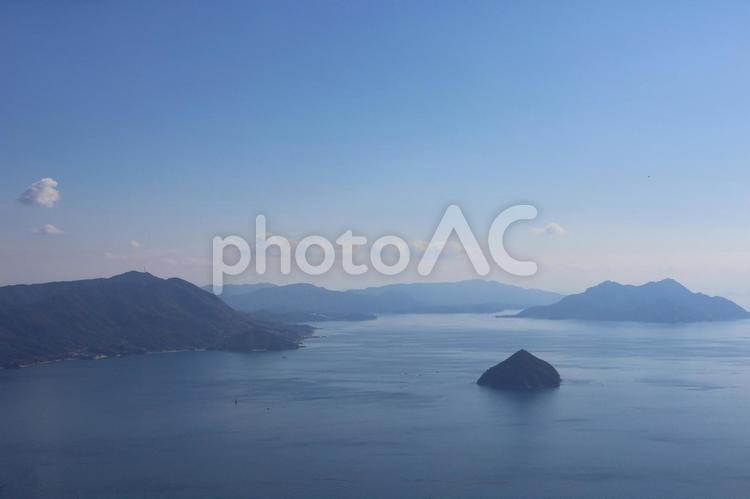 １１月下旬の安芸の宮島の弥山からの島々 背景,海,瀬戸内海の写真素材