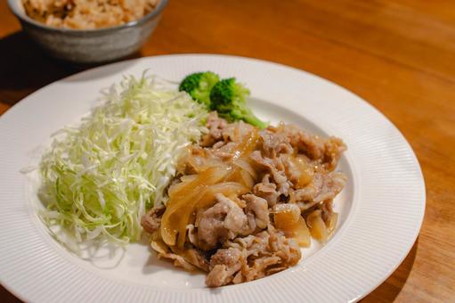 夕食 豚の生姜焼きとご飯 夕食 豚の生姜焼きとご飯 夕食,和食,生姜焼きの写真素材
