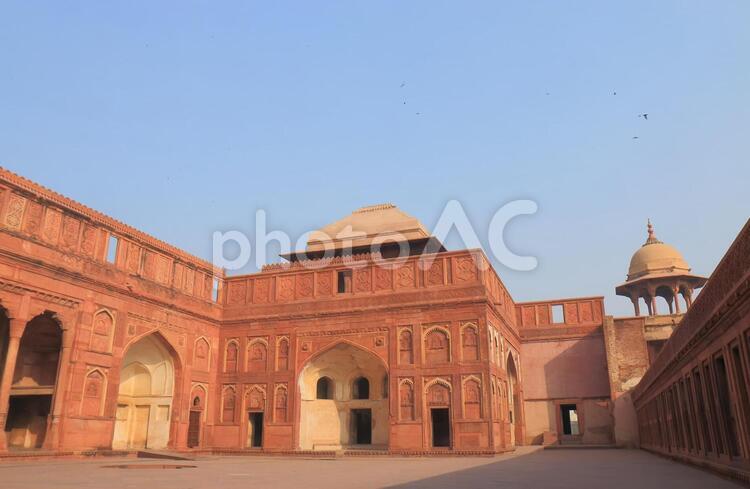 インド　アグラの歴史的建造物　アグラフォート アグラ,インド,アグラフォートの写真素材