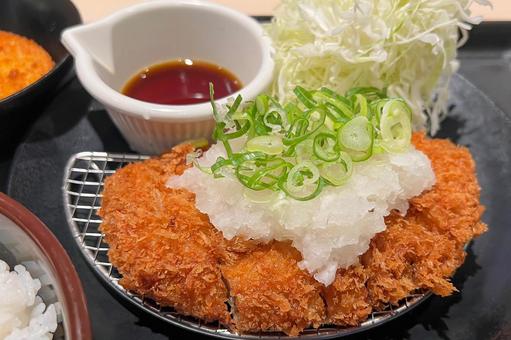 おろしトンカツの定食 おろしトンカツの定食 とんかつ,トンカツ,大根おろしの写真素材