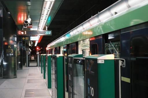 台中MRTの高鐵左營駅 台中MRTの高鐵左營駅の写真