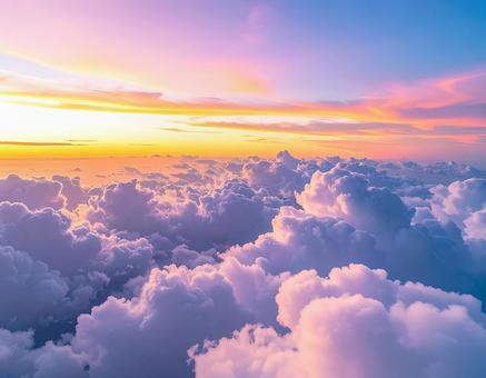 飛行機の窓から見える雲海と夕日 飛行機の窓から見える雲海と夕日の写真