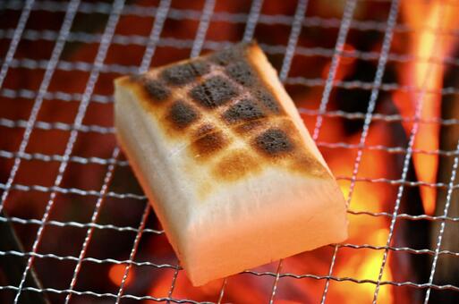 炭火で焼いた焦げ目のついている餅 正月,元日,もちの写真素材