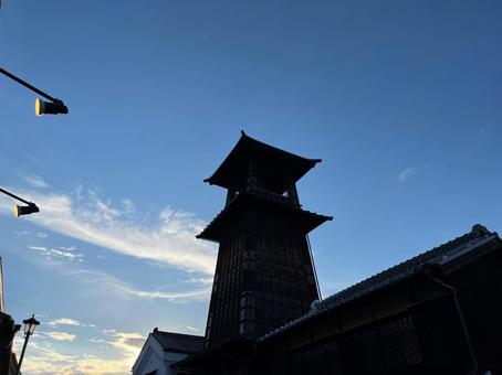 川越時の鐘・真夏の夕暮れ・シルエットの写真