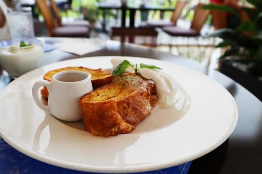 Take a break at a retro cafe French toast, JPG Take a break at a retro cafe French toast, JPG