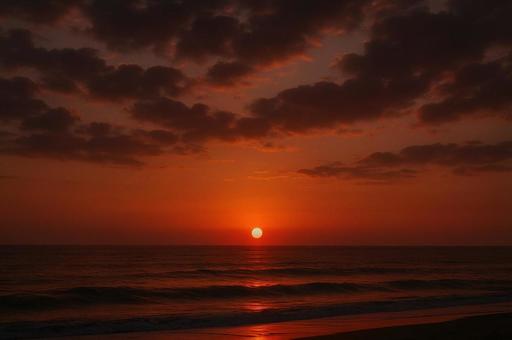 海に沈む夕焼け 海に沈む夕焼けの写真