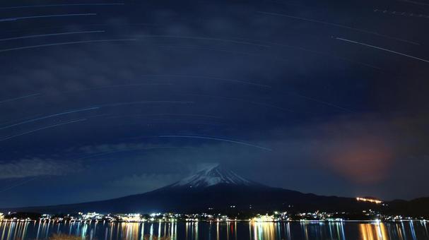 富士山と星系 富士山と星系 夜景,夜,夜空の写真素材