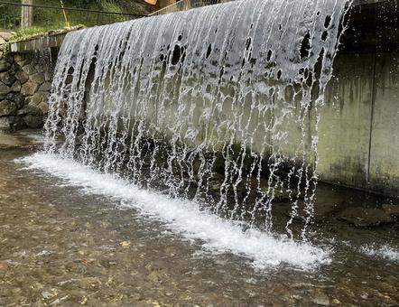 人工の滝の写真