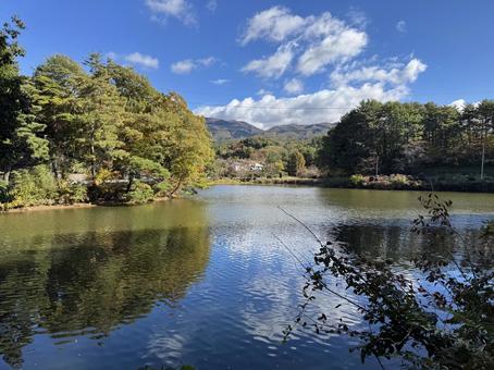 晩秋の小坂田池（長野県塩尻市） 小坂田池,池,pondの写真素材