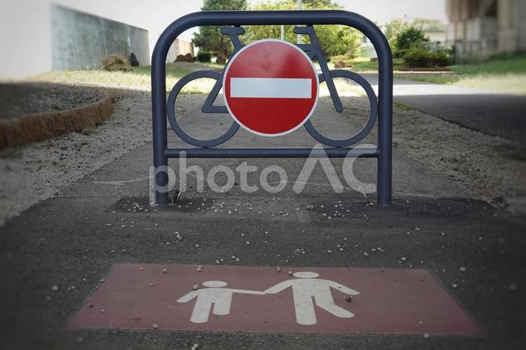自転車侵入禁止 侵入禁止,自転車,標識の写真素材