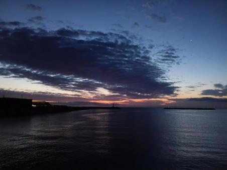 夜明け 夜明け,朝焼け,海夏の写真素材
