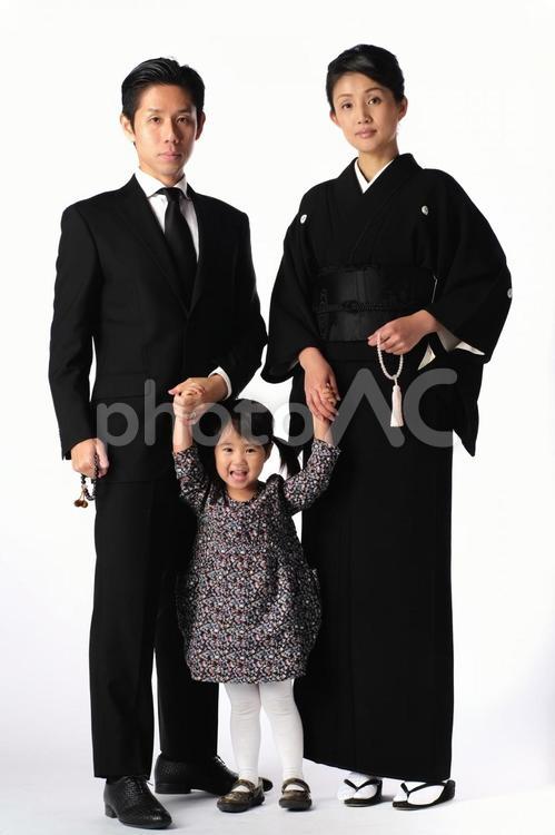 礼服姿の家族4 夫婦,子供,男女の写真素材