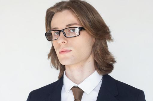 カメラ目線のスーツにメガネの男性 男性,外国人,欧米人の写真素材