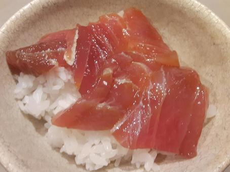 マグロ漬け丼 マグロ漬け丼の写真