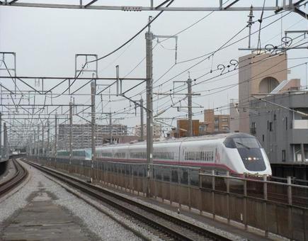 E3系秋田新幹線+E5系東北新幹線 E3系秋田新幹線+E5系東北新幹線 新幹線,秋田新幹線,東北新幹線の写真素材