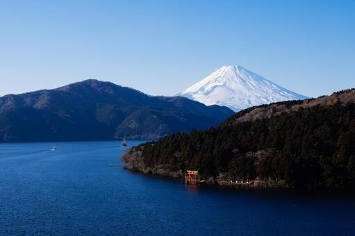 Lake Ashi and Mt. Fuji, tetto di paglia, una casa in legno, lago ashinoko, JPG