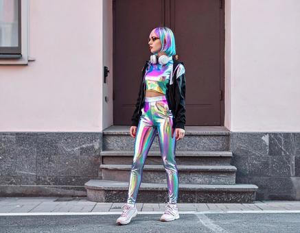 カラフルな女性 カラフルな女性の写真