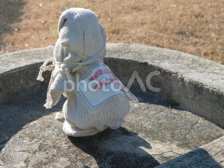 凍結防止用に布に巻かれた蛇口02 蛇口,屋外,冬の写真素材