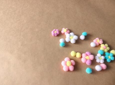 ブラウン背景シンプルなぽんぽん 背景,ポンポン,かわいいの写真素材