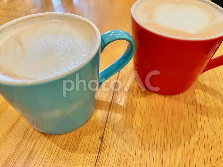 2つ並んだホットカフェオレ① オシャレなカフェ,オシャレ,おしゃれの写真素材