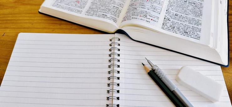 教育 ノートと英和辞典 テスト勉強 教育 ノートと英和辞典 テスト勉強の写真