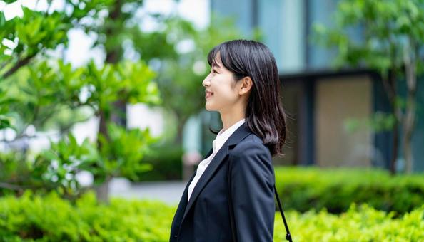 働く女性 働く女性の写真