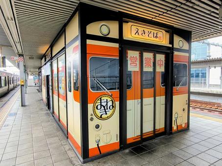 姫路名物、えきそば、ホームの店 姫路名物、えきそば、ホームの店の写真