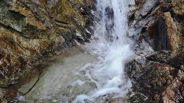 山の中の滝11 山の中の滝11 渓流,滝,滝つぼの写真素材