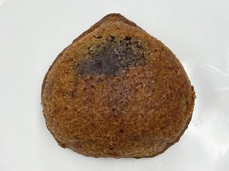 栗の形のフィナンシェ 栗の形のフィナンシェ フィナンシェ,焼き菓子,洋菓子の写真素材