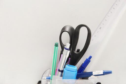 ペン立てに入れた文房具 文房具,勉強,文具の写真素材