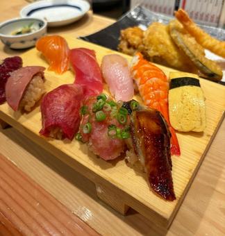 居酒屋カウンター 寿司と天ぷら 居酒屋カウンター 寿司と天ぷら 寿司,天ぷら,居酒屋の写真素材