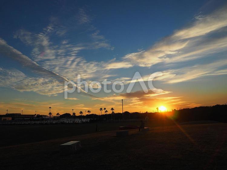宇部空港横の公園からの夕日 夕日,夕陽,空の写真素材