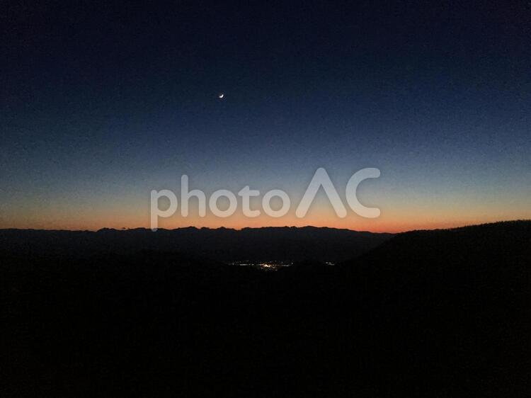 夕暮れ 月,日暮れ,空の写真素材