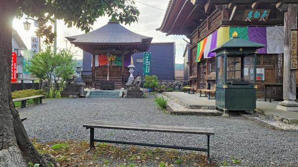 秩父34観音 14番 今宮坊 境内の風景 秩父34観音 14番 今宮坊 境内の風景 今宮坊,長岳山,堂宇の写真素材