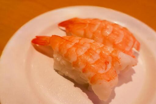 美味しそうな回転すし・寿司の海老2貫　 回転すし,寿司,回転寿司の写真素材