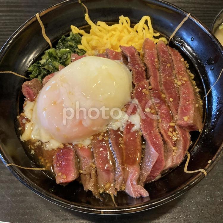あか牛どん〜錦糸卵と温泉卵 ご飯,飲食店,食事の写真素材