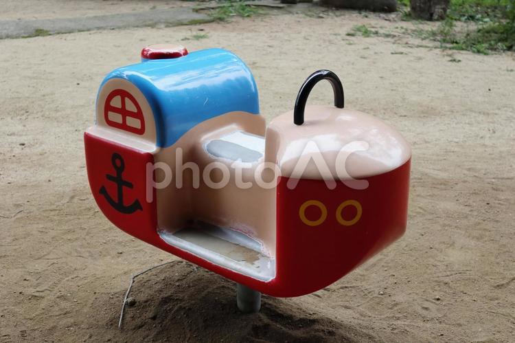 日本の公園の遊具　船のロッキング遊具  ロッキング,遊具,船の写真素材