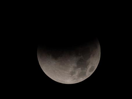 皆既月食2025年9月8日 部分食① 皆既月食2025年9月8日 部分食①の写真