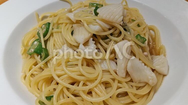 イカとオクラの和風パスタ 食べ物,パスタ,和風パスタの写真素材