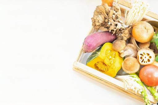 木箱に盛られた野菜 木箱に盛られた野菜 野菜,カボチャ,トマトの写真素材