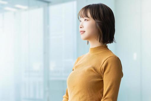 笑顔の女性・ビジネスウーマン 笑顔の女性・ビジネスウーマン 女性,笑顔,微笑むの写真素材