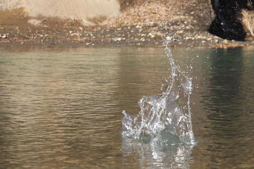 川　水しぶきの写真