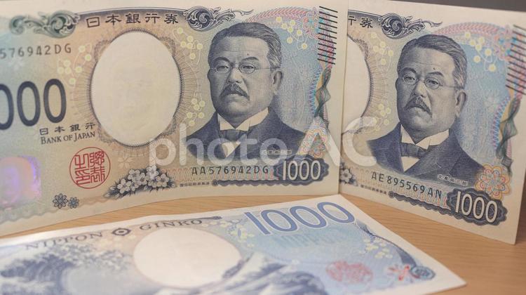 投資のニュースで使用されそうなサムネ 為替,現金,お金の写真素材