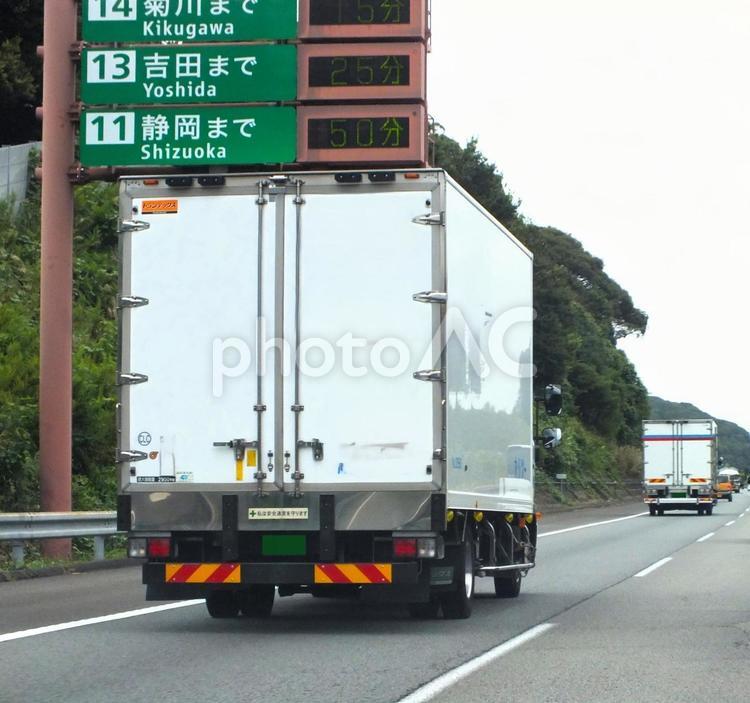 菊川まで15分　到着予定時間の掲示板 トラック,到着時間,電光掲示板の写真素材