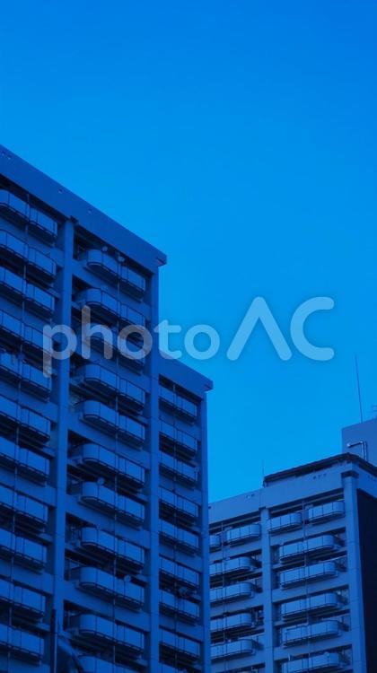 市営住宅、夜になると不気味な雰囲気に・・ マンション,集合住宅,市営住宅の写真素材