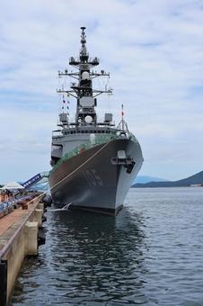 9月下旬の高松港の係留中の護衛艦いなづま 9月下旬の高松港の係留中の護衛艦いなづま 護衛艦いなづま,係留,高松港の写真素材